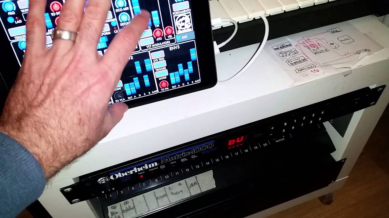 Oberheim Matrix-1000 displaying real-time parameter changes