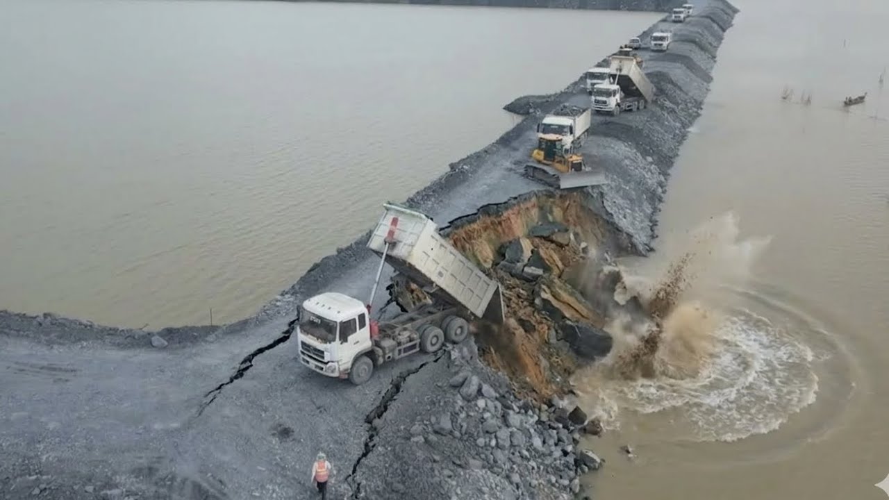 Interesting Bulldozer SHANTUI Push Stone and DumpTruck 25 Ton Filling Stone Connecting Road 