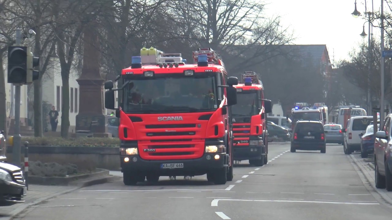 [Brennt Gartenhaus] Großeinsatz für Einsatzkräfte in Karlsruhe-Neureut