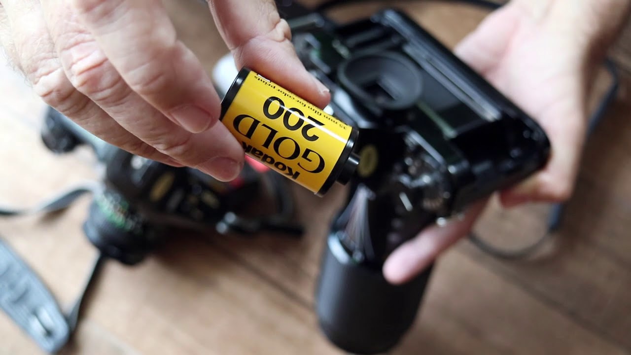 Загрузка и выгрузка пленочных фотоаппаратов Canon A1 и T90