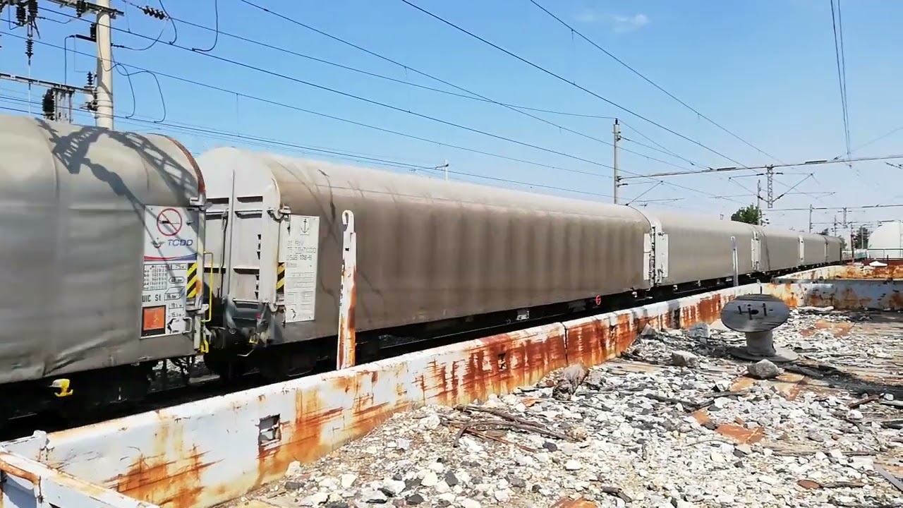 İnönün'den Yük Treni Geçişi