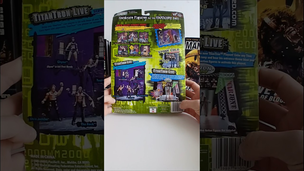 Обожаю все эти фигурки на обратной стороне! А вы что скажете?? #wwe #wrestlingfigures #toyreview