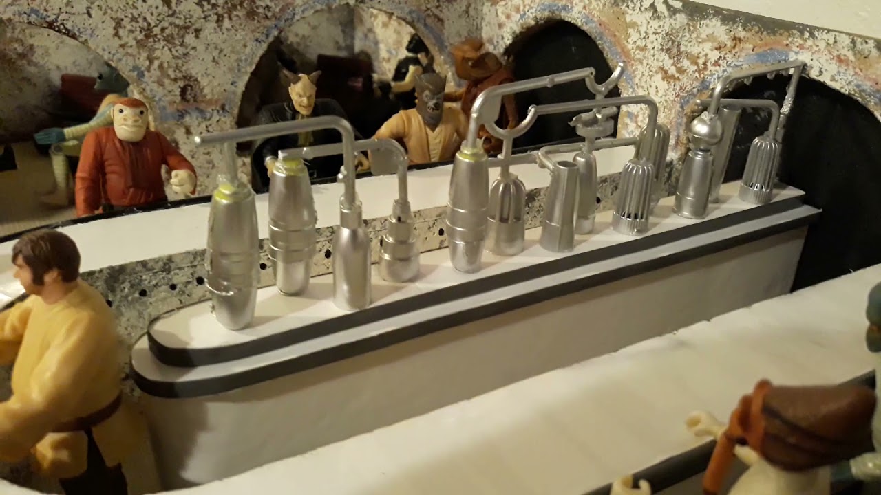 my first ever diorama, Mos Eisly Cantina.