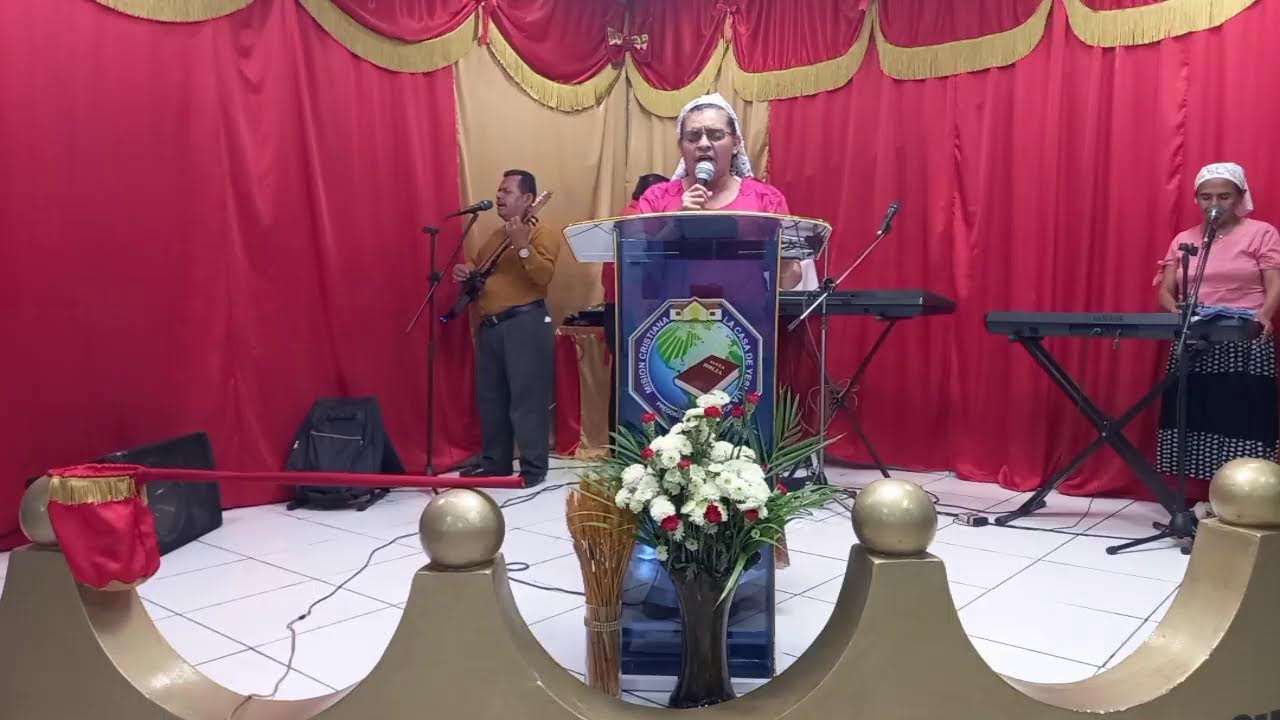 VIGILIA DE ACCION DE GRACIAS EN EL HOGAR DE LA FAMILIA SALINAS  MISIÓN CRISTIANA LA CASA DE YESHUA