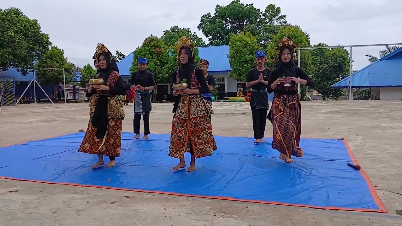 Tari Kreasi Bengkulu oleh siswa kelas IXB