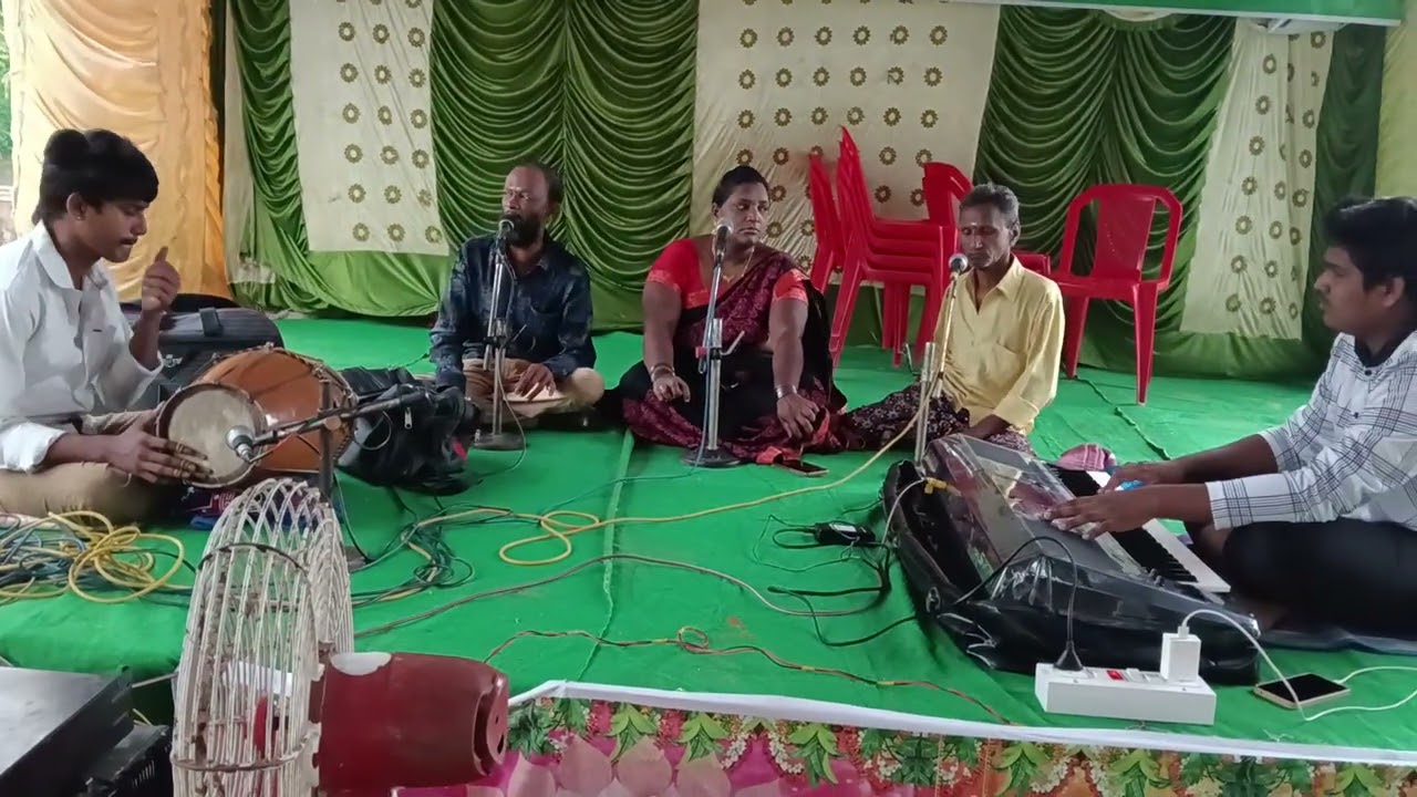 గుట్లపాడు గ్రామంలో నవరాత్రుల సందర్భంగా శివ శంకరి భజన సమాజం రాజమండ్రి 