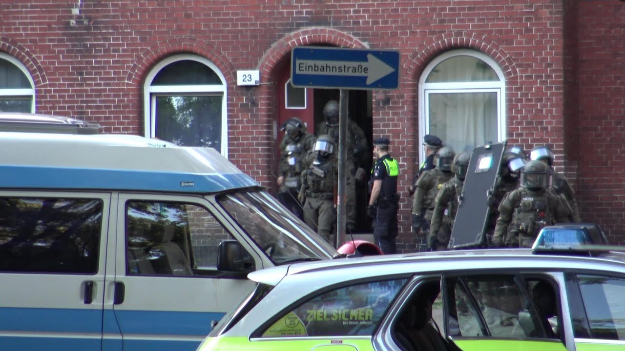 🟢[NOTF-BEREIT] SEK stürmt Wohnung in Wilhelmsburg