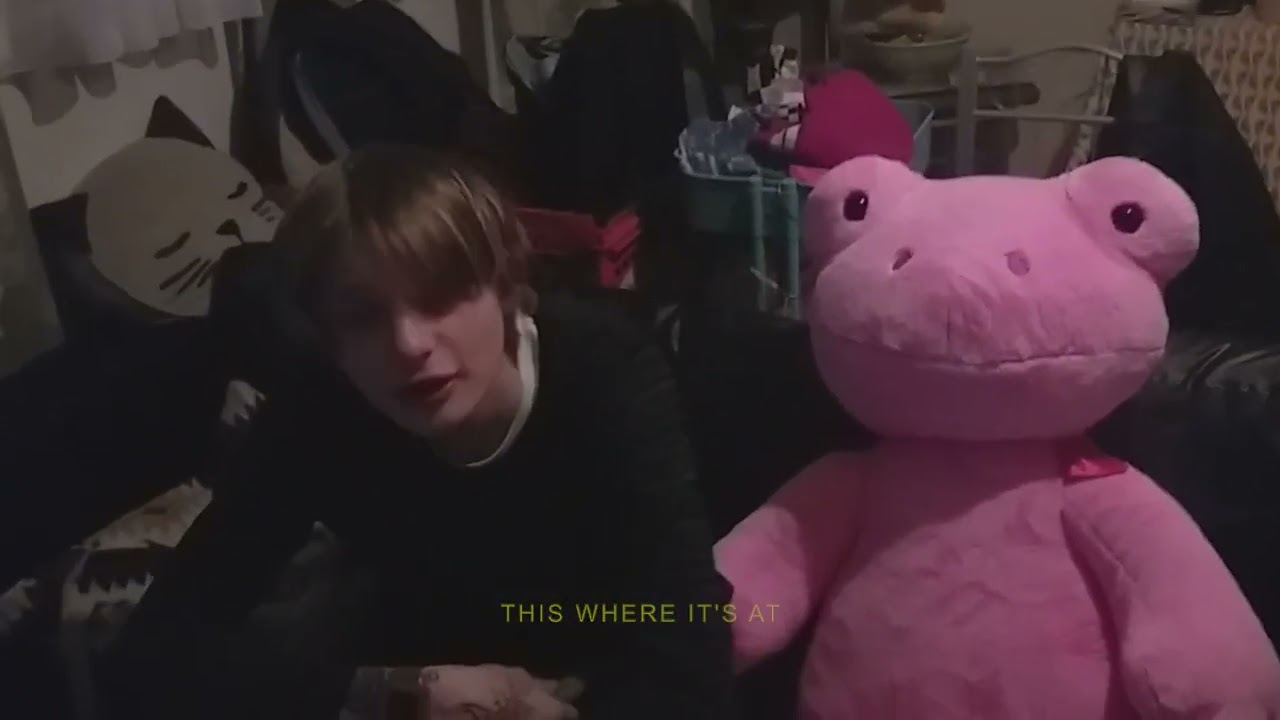 Swoopy - d1v's room (MV)