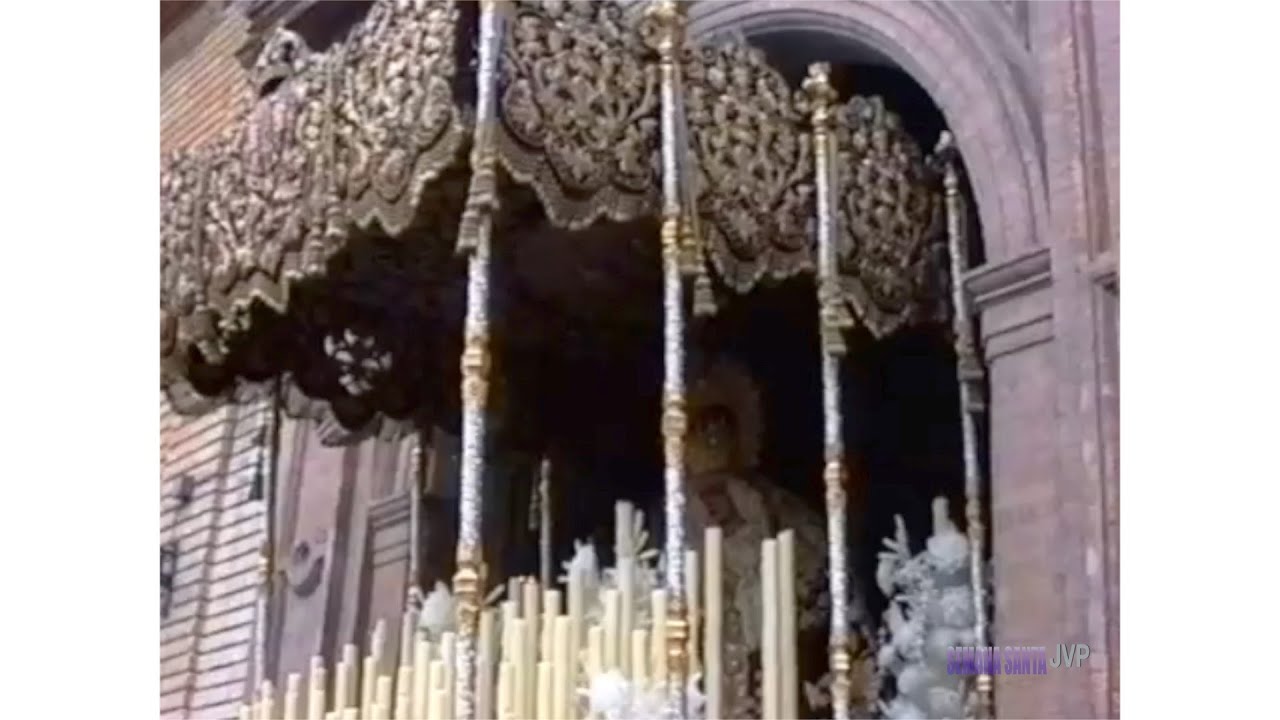 Imágenes de archivo. Salida de la Virgen del Refugio de San Bernardo. Semana Sta. de Sevilla de 1991