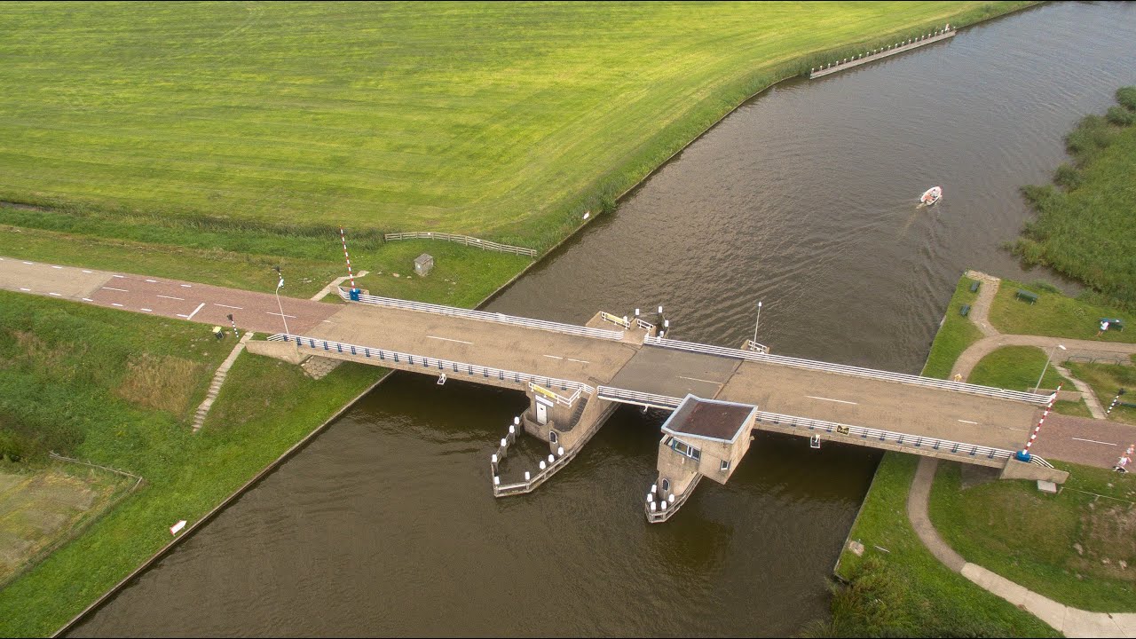 103. Luchtopname - Brug over Jaansleat [Langweer] 22-08-2015
