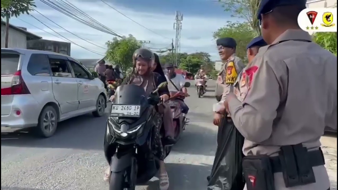 Satbrimob Polda Kaltara Berbagi Takjil, Tebar Kepedulian di Bulan Suci Ramadhan