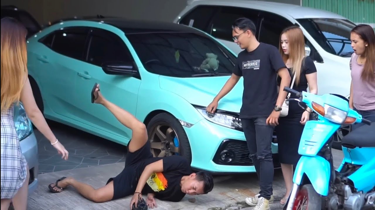 Молодой босс хотел купить Honda Civic, но, будучи одетым в рваную одежду, ездил на Supra, однако ...