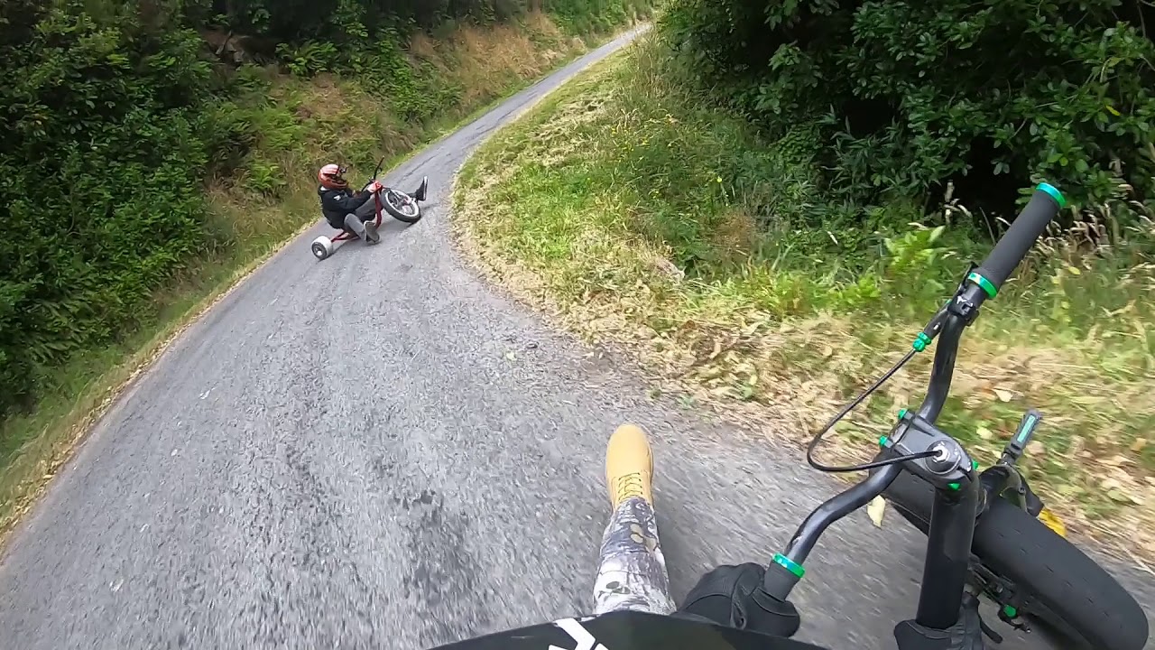 Sliding Bossu Road 2020