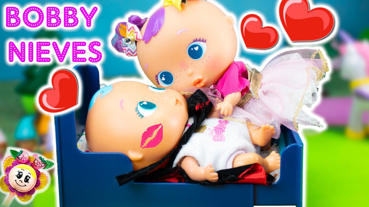 Bellies: La bebé 🍓 se inventa una historia de muñecas princesas ! Blancanieves y el Bello durmiente