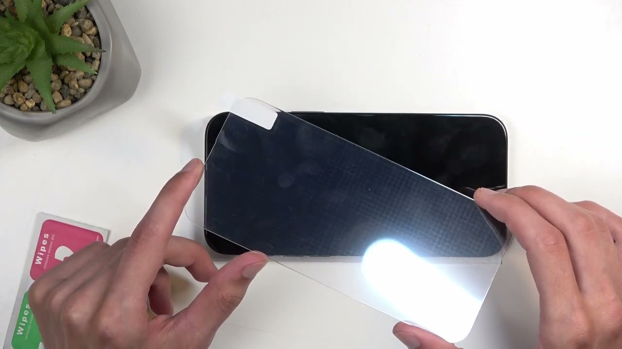 Как установить закаленное стекло на iPhone 16 Pro Max
