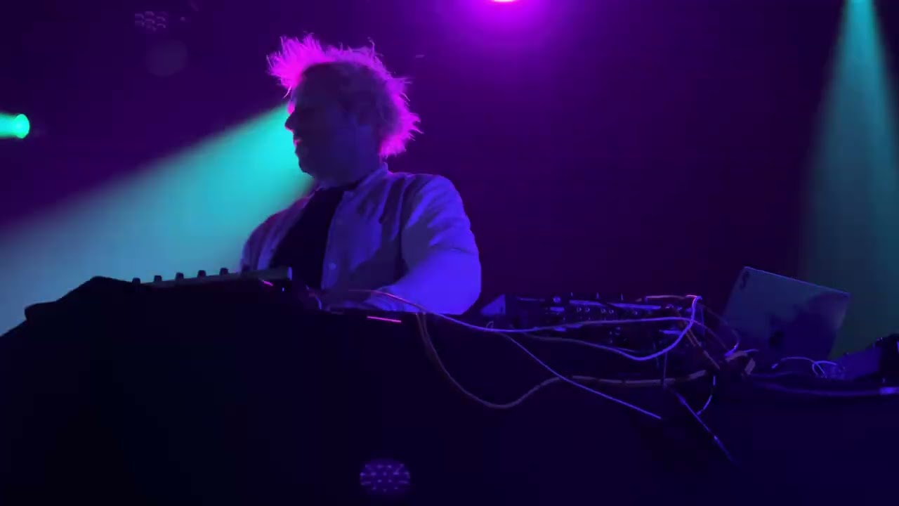 French 79 - Diamond Veins (Live at TivoliVredenburg)