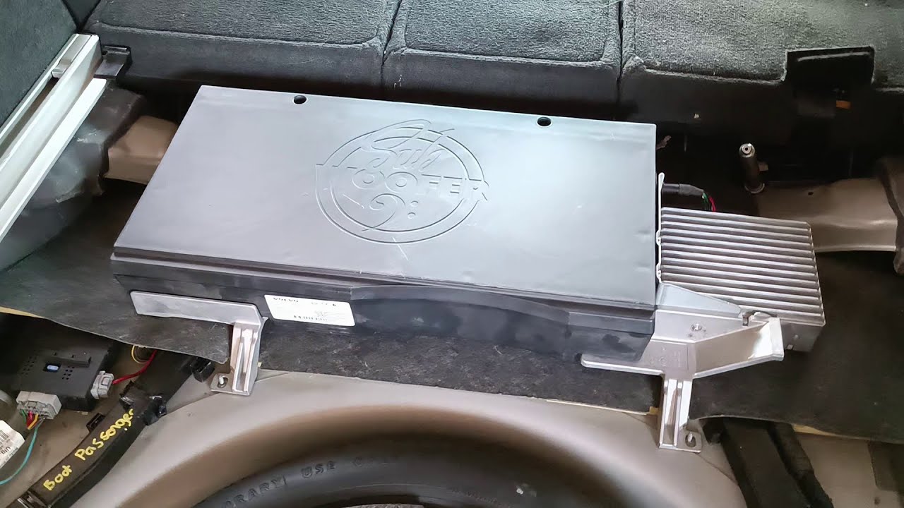 Volvo XC70 P3 T6 Subwoofer installation