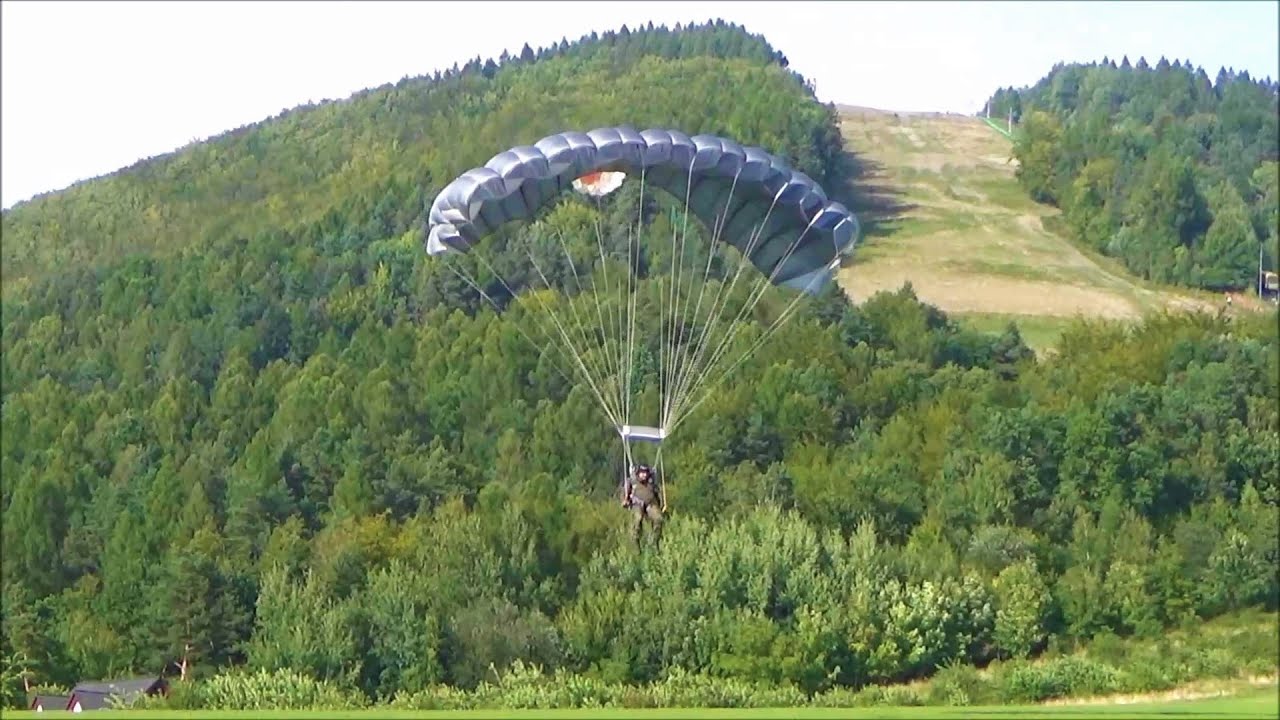 Góra Żar- 2 Hrubieszowski Pułk Rozpoznawczy- skoki spadochronowe.