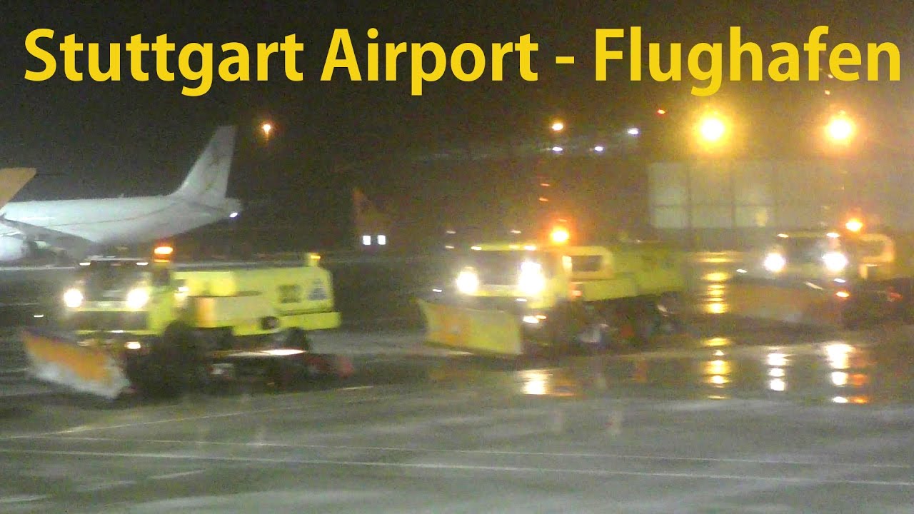 9 Schneepfl&uuml;ge Einsatz Rollfeld Flughafen Stuttgart - 9 snow plows on Stuttgart airport runway