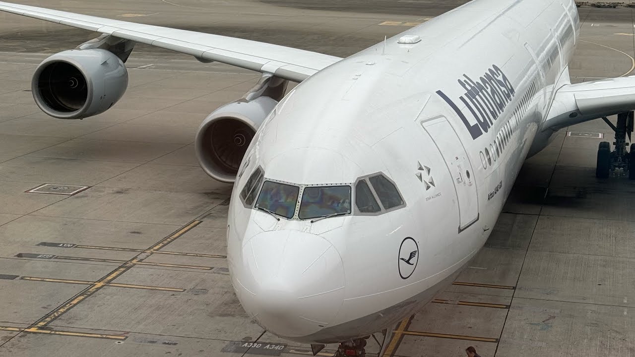 Lufthansa Rare A340-600 Taxiing into bay at Hong Kong Airport #lufthansa #hongkong #youtubeshorts