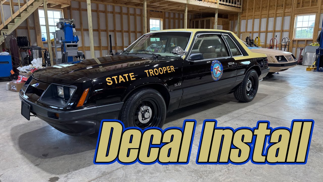 Установка наклеек SSP Foxbody для дорожной полиции Флориды.