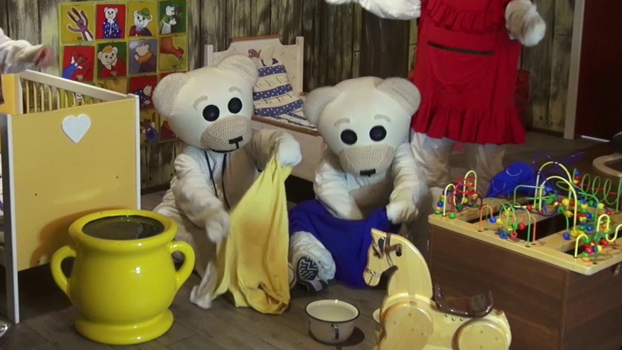 Ti-Ti Nalle: Suuri laulusatukirja - Opetellaan pukemaan