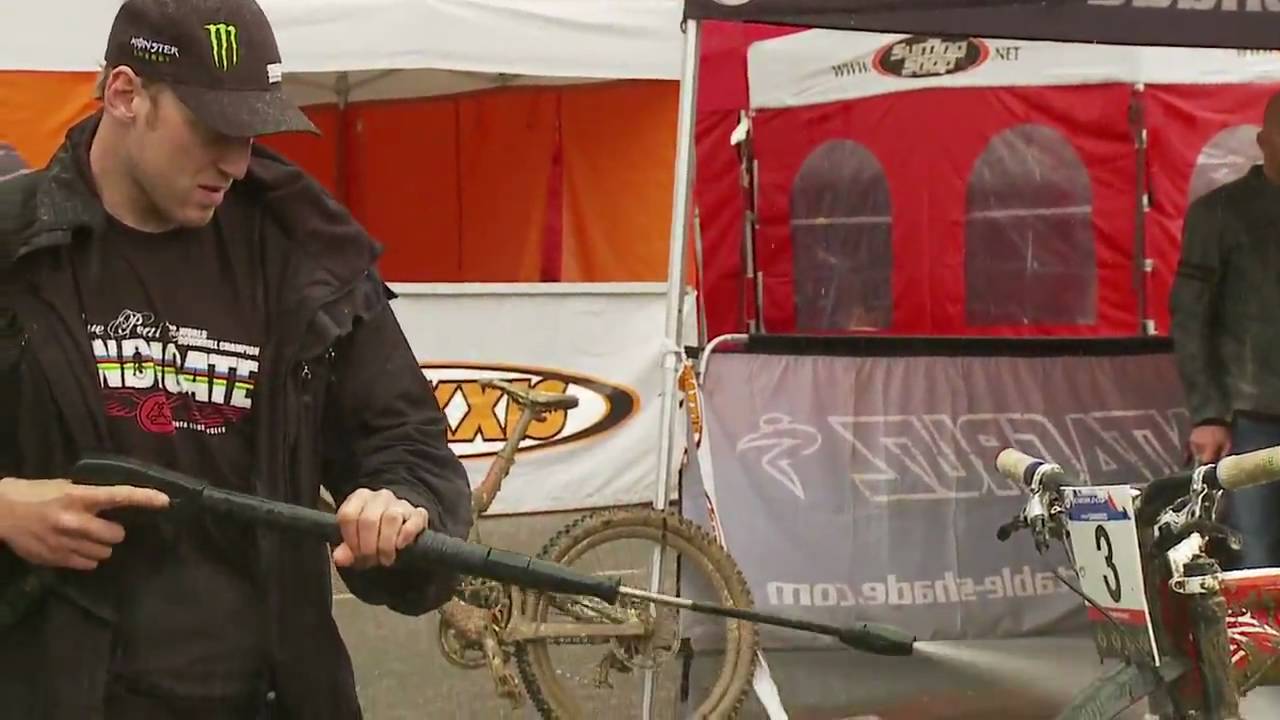 Greg Minnaar wins Maribor 2010 on the new Santa Cruz Carbon V10