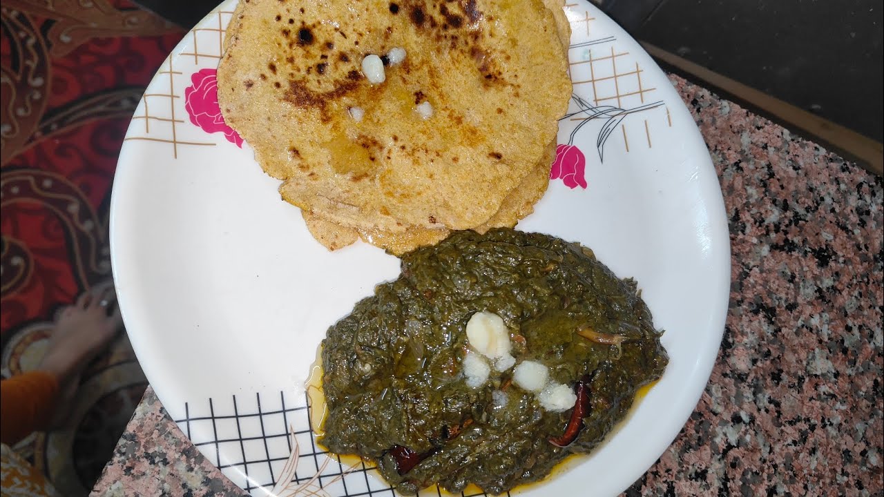 Sarso ka saag make ki roti 😋#Mom Secret Cooking Channel 