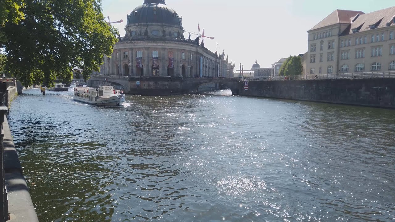 WalkBerlin.... Haupbahnhof, Spree,  Reichstag, Freidrichstrasse.