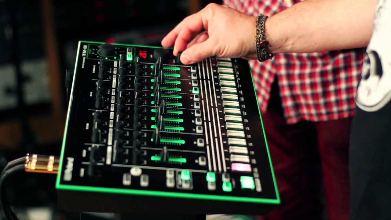 Демонстрация ритм-исполнителя Roland TR 8