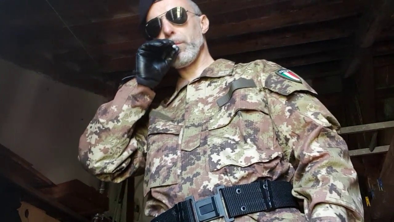Short gloved smoke in camo uniform