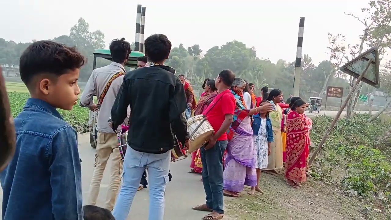 ও দিন আসে দিন যায় তোমার আসায়।। ভালো লাগলে লাইক কমেন্ট শেয়ার করবেন।। বিয়ে বাড়ির জলভরাতে এসেছি।।