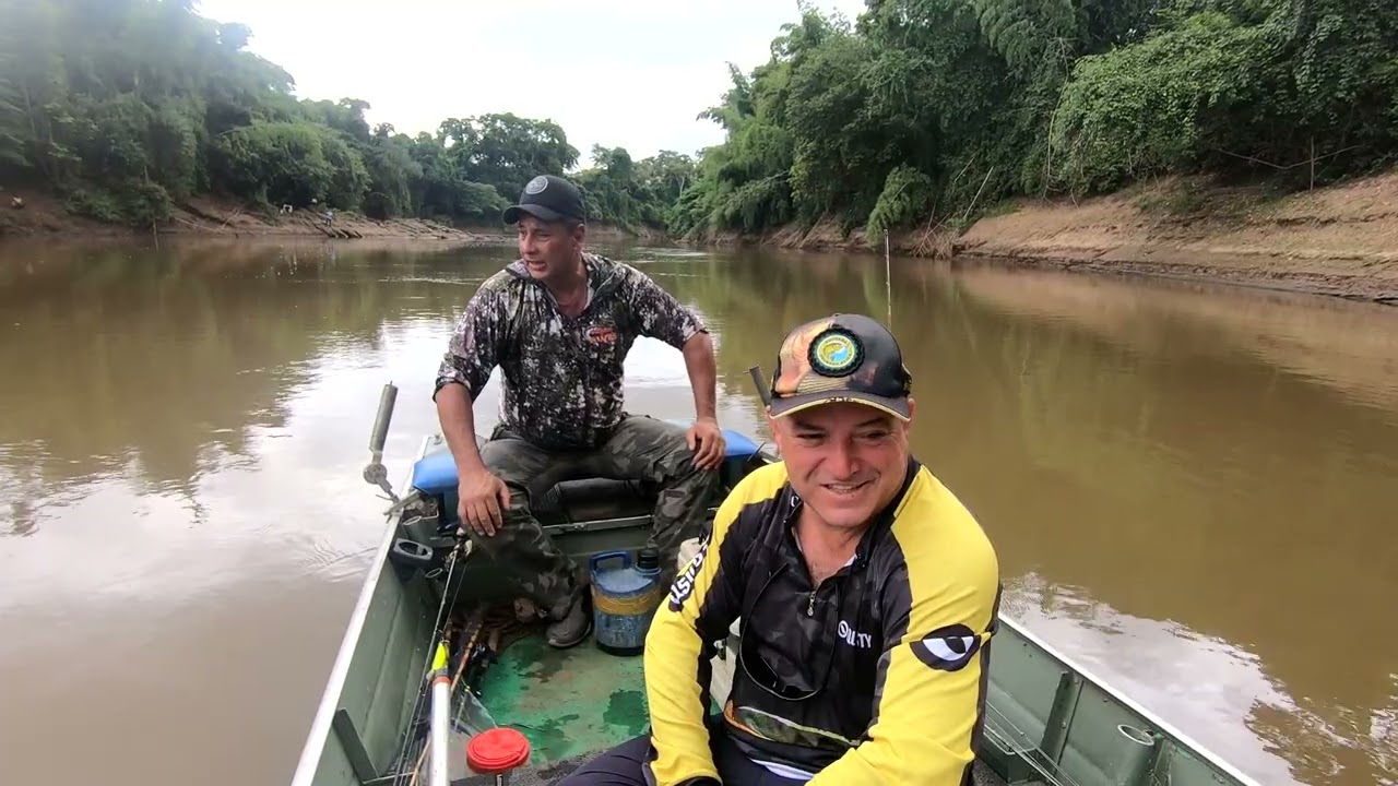 NESSE LUGAR, A GENTE NEM VÊ  O DIA PASSAR .