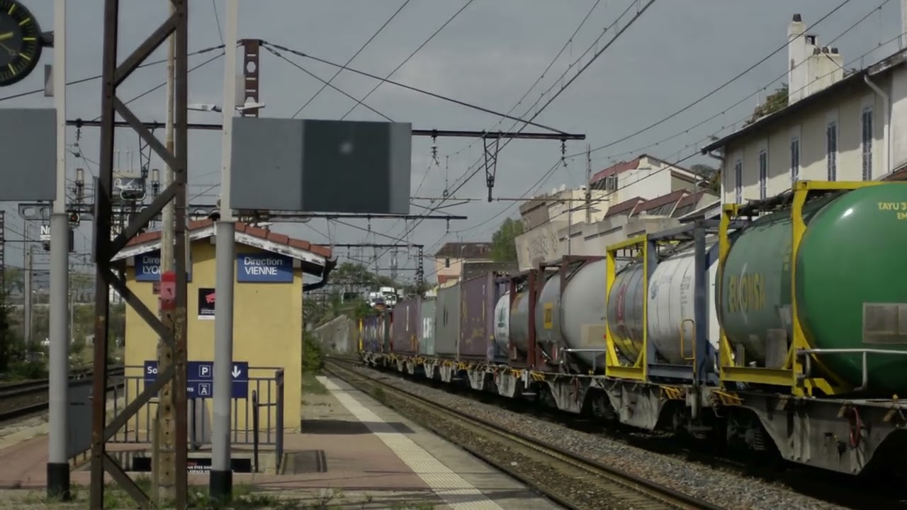Passage d'un Fret en gare de Saint-Fons.