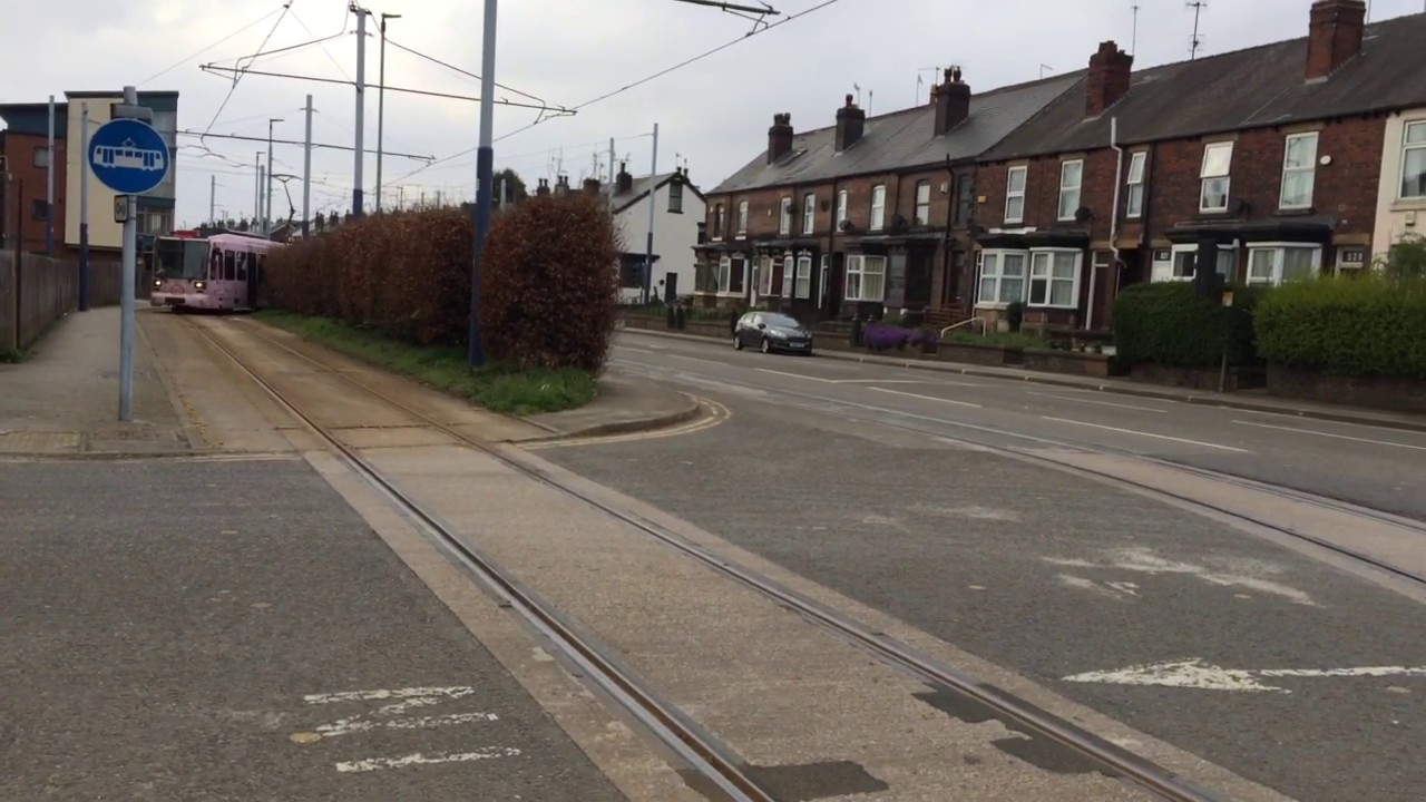 Sheffield Supertram 111 arrives into Middlewood with a Yellow Route Service from Meadowhall