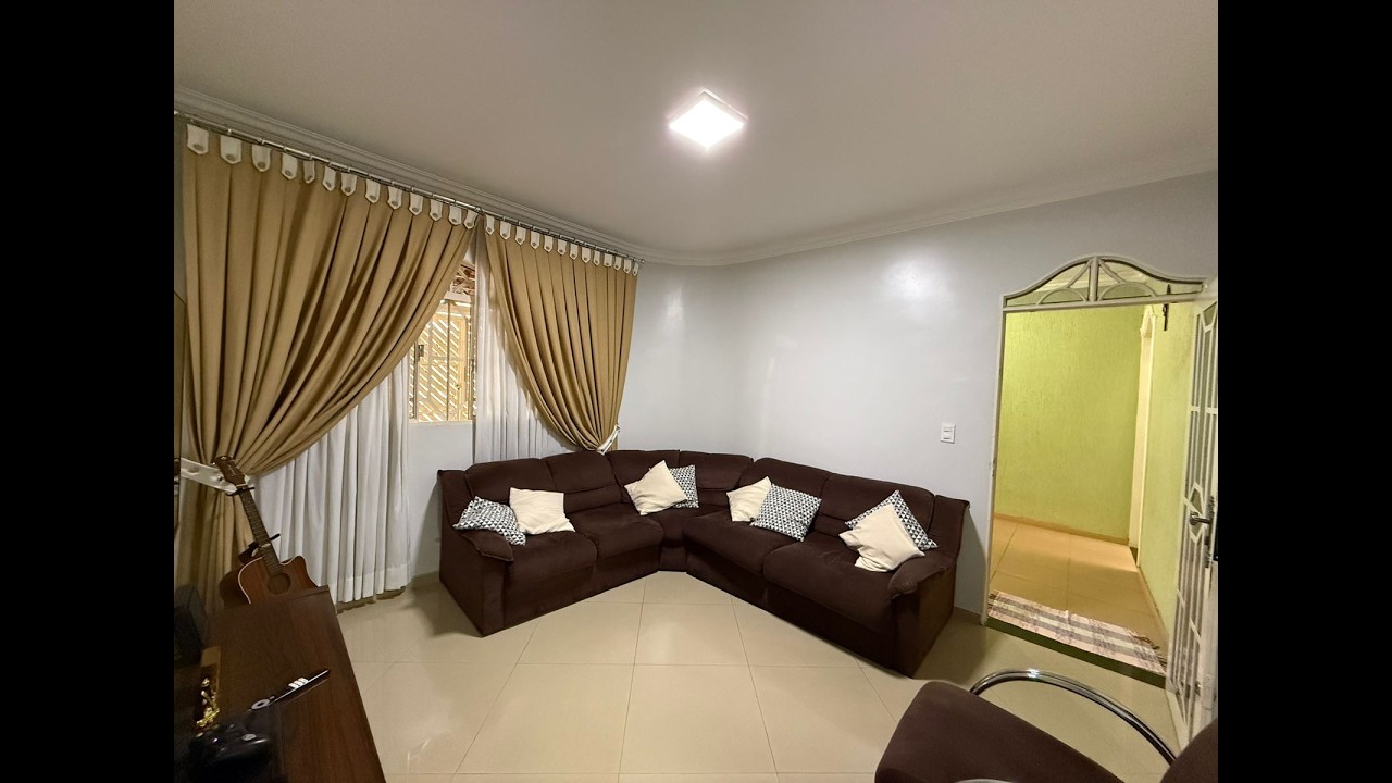 170m², 3 qtos, suíte, churrasqueira, piso em porcelanato R$ 550.000 Aceita Financiamento