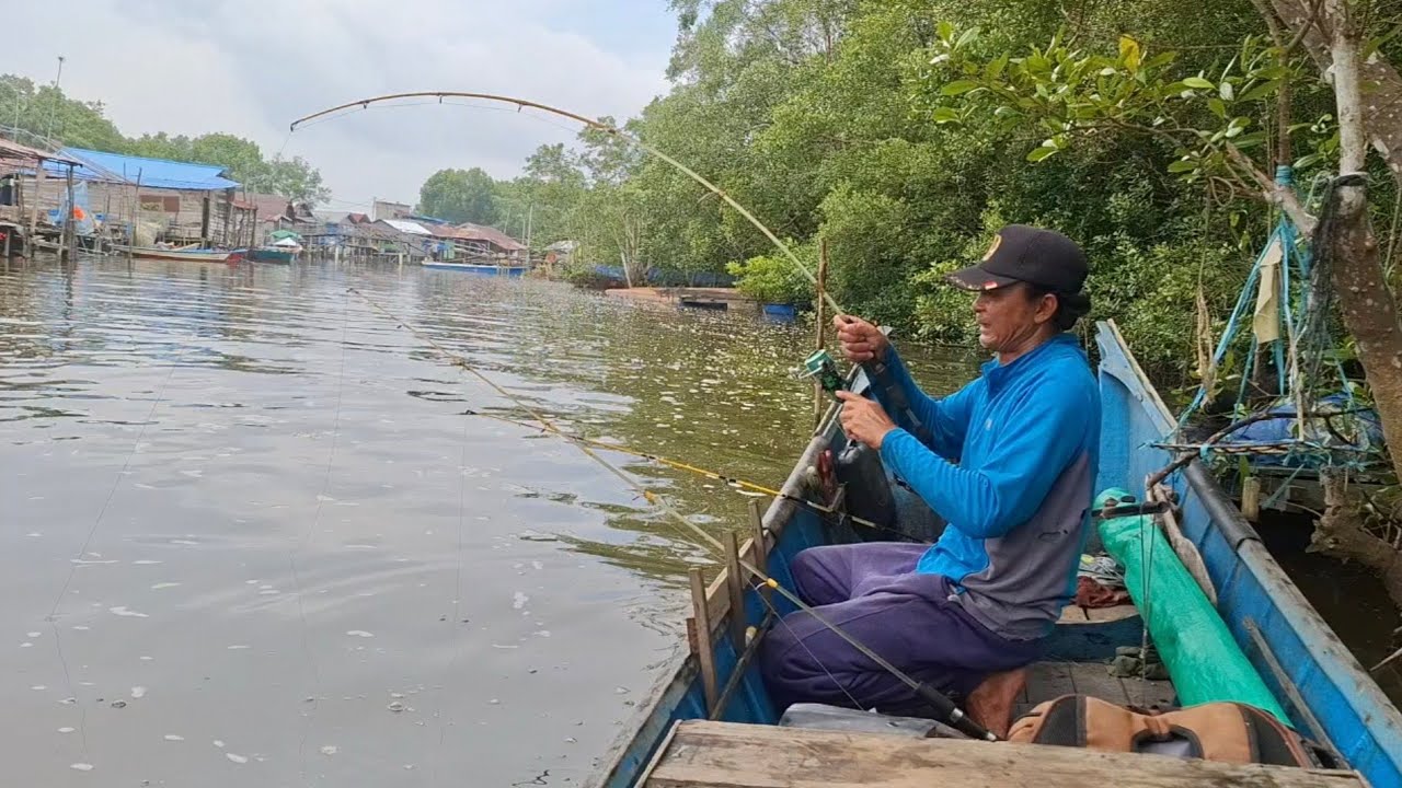 Mancing dekat kampung saya sampai kewalahan sambaran bertubi-tubi ikan besar