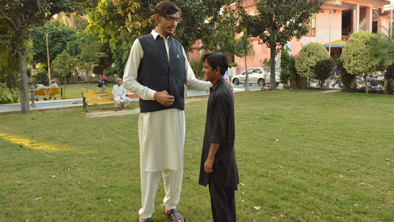 Tallest Pakistani Man Is 7ft 8in Tall