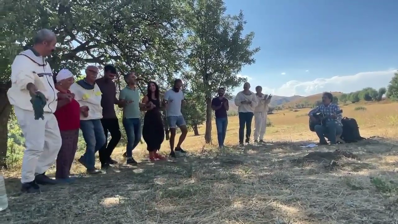 Tunceli Dersim'in pülümür ilçesine baglı boğaza karaderbent (balpayam) köyünde bal hasadı yapıldı
