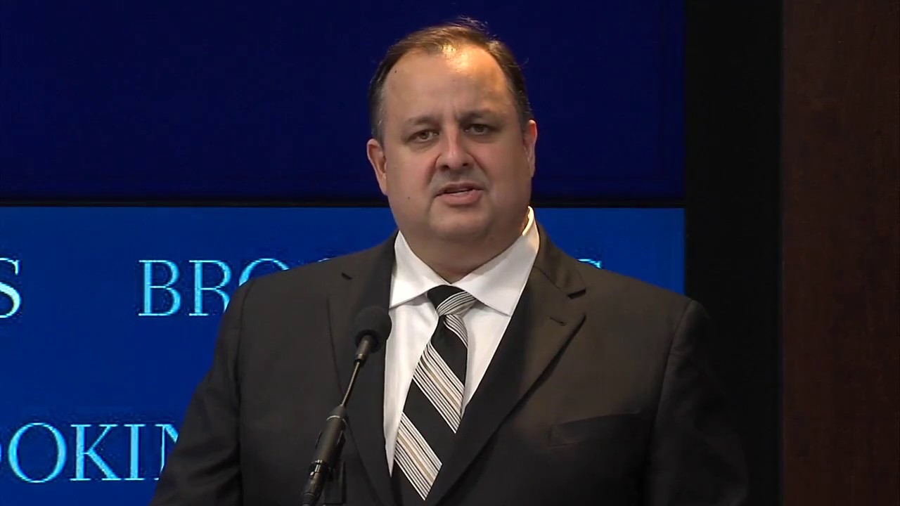 OGE Director Walter Shaub asks Trump to do more to resolve conflicts of interest
