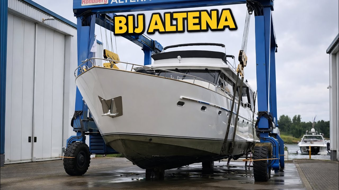 Hoe werkt een bootlift in een drukke marina?