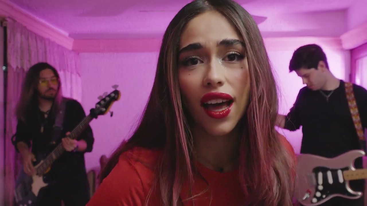 Angie Camille - Viernes 13 (Video Oficial) 