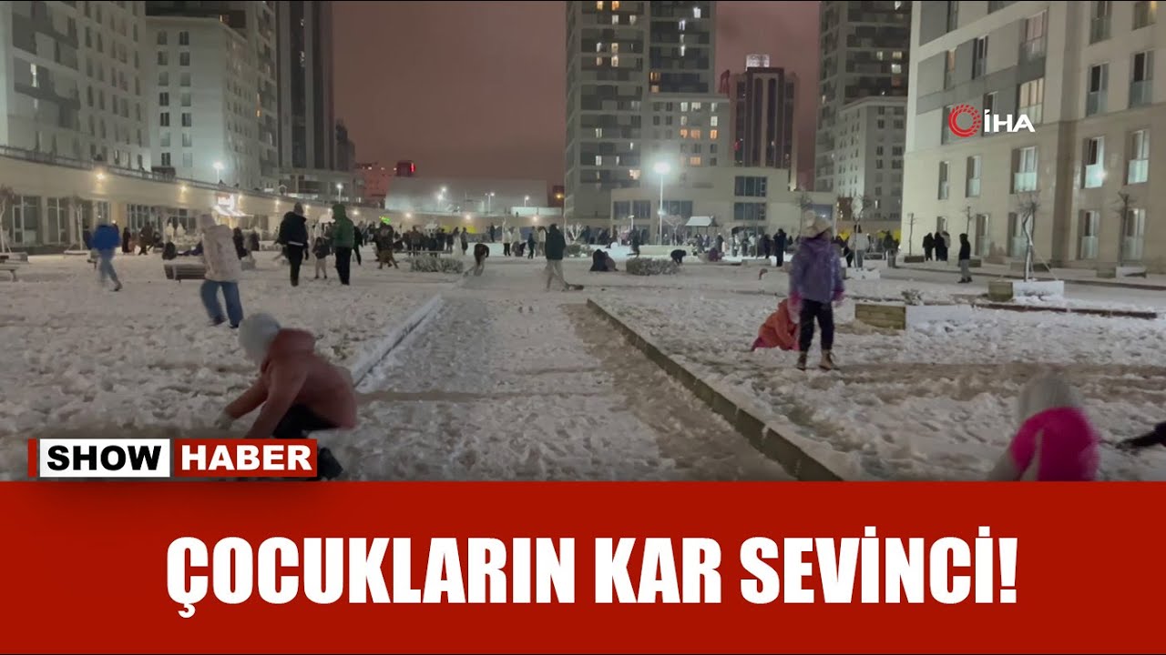 İstanbul'da kar yağışı sonrası çocuklar soluğu parklarda aldı