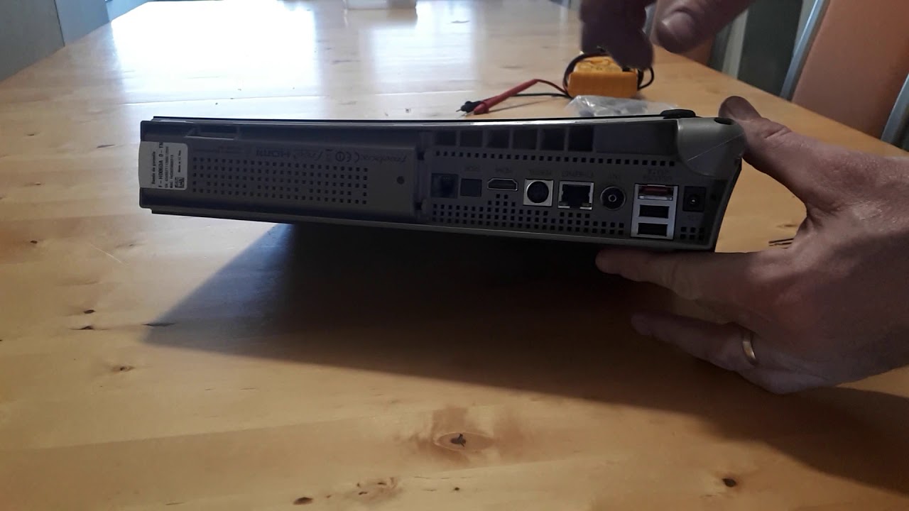 Demonter la Freebox player pour accéder au lecteur DVD