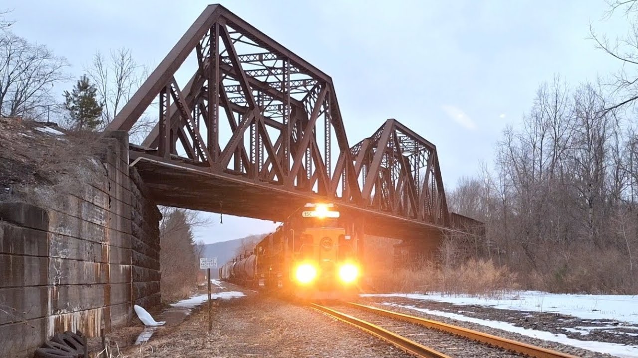 WNYP RR W/ 5,300 HP BLOWS RIGHT ON BY!!