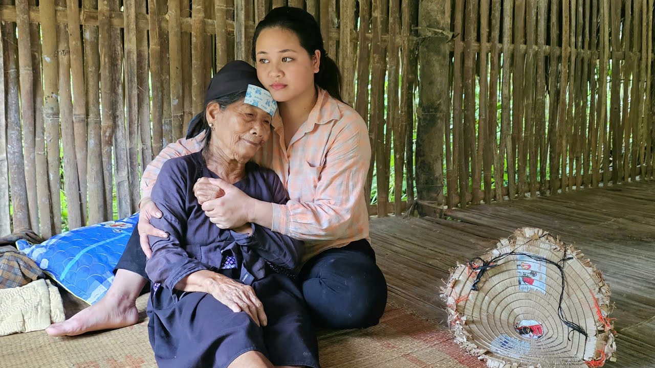 The poor old lady was deeply moved when a homeless girl first took care of her when she was sick.
