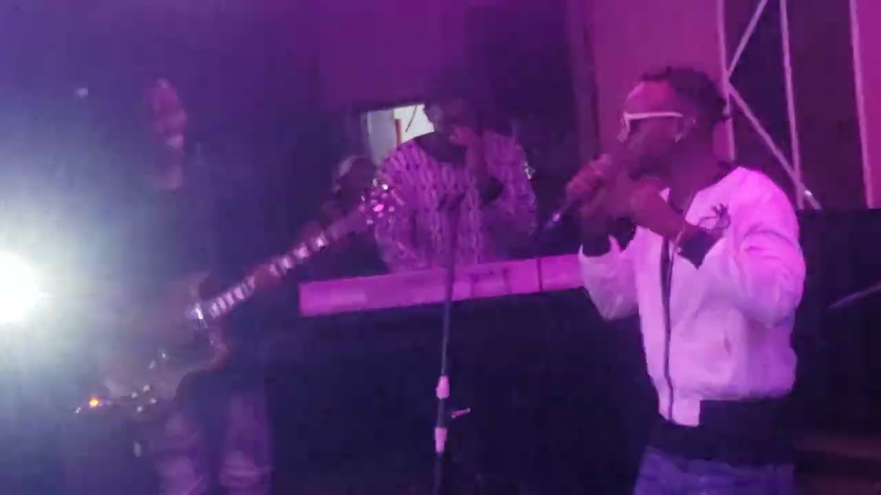 Mani martin with symphony band || akagezi ka mushyoroza || nice performance