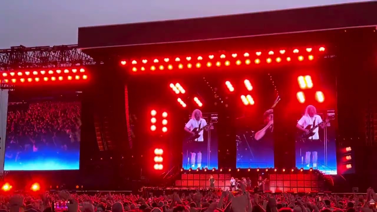 AC DC - Dirty Deeds Done Dirt Cheap - Paris 2024