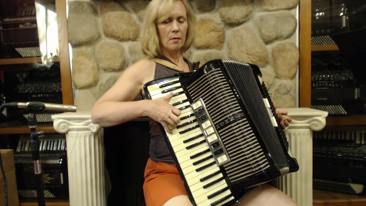 4335 - Black Hohner Verdi IIIM Piano Accordion LMM 41 120 $999