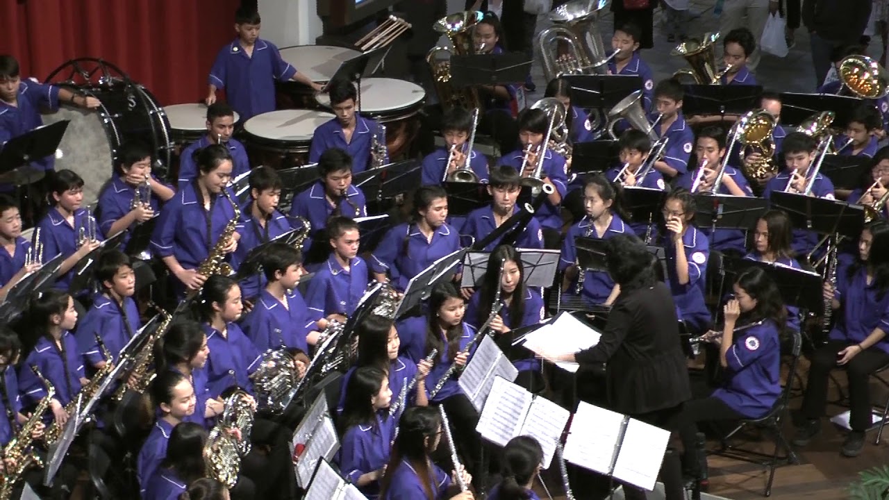 Kaimuki Middle School Symphonic Winds - Sekai ni Hitotsu Dake no Hana - Ala Moana  12/20/2017